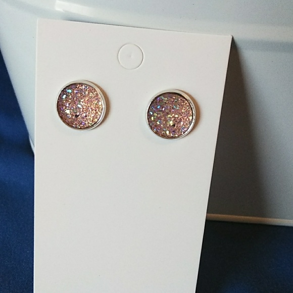 Handmade silver light pink stud earrings - Picture 2 of 3